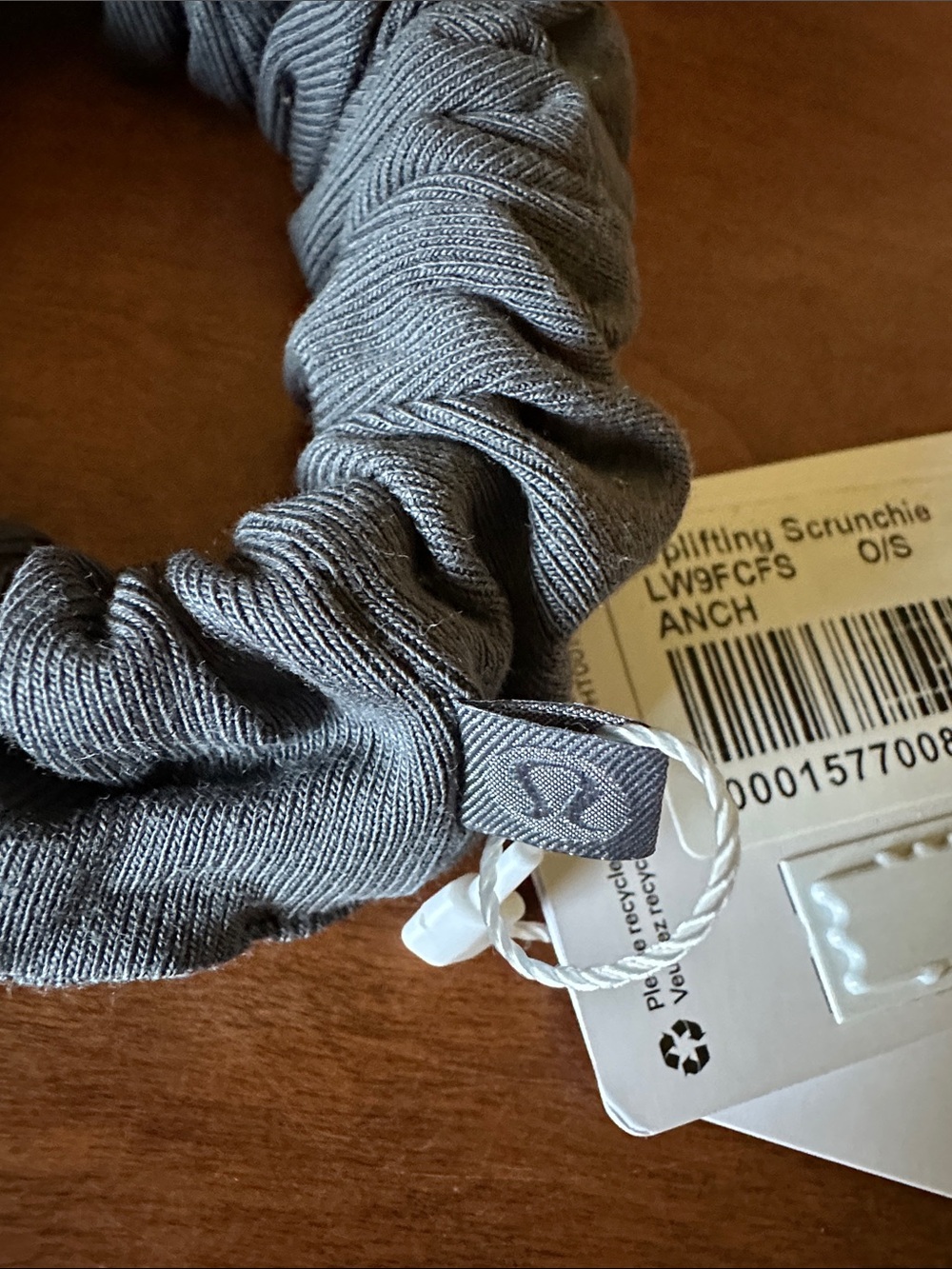 Lululemon Uplifting Scrunchie Duo in Heather Gray-Anchor NWT - Picture 4 of 6